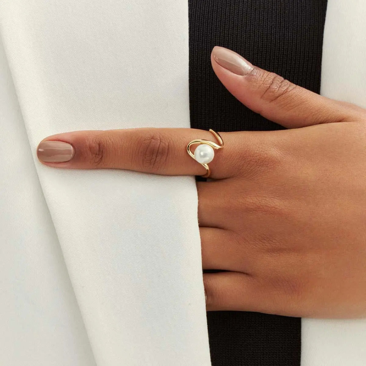 Curved Ring with Shell Pearl