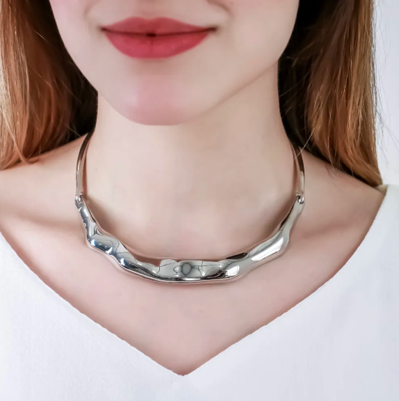 Organic Side-Detail Collar