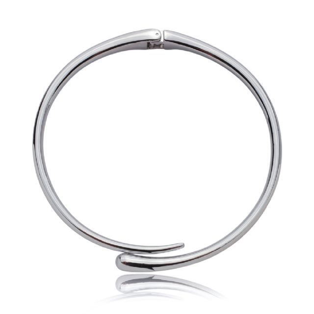 Sculpted Asymmetric Collar